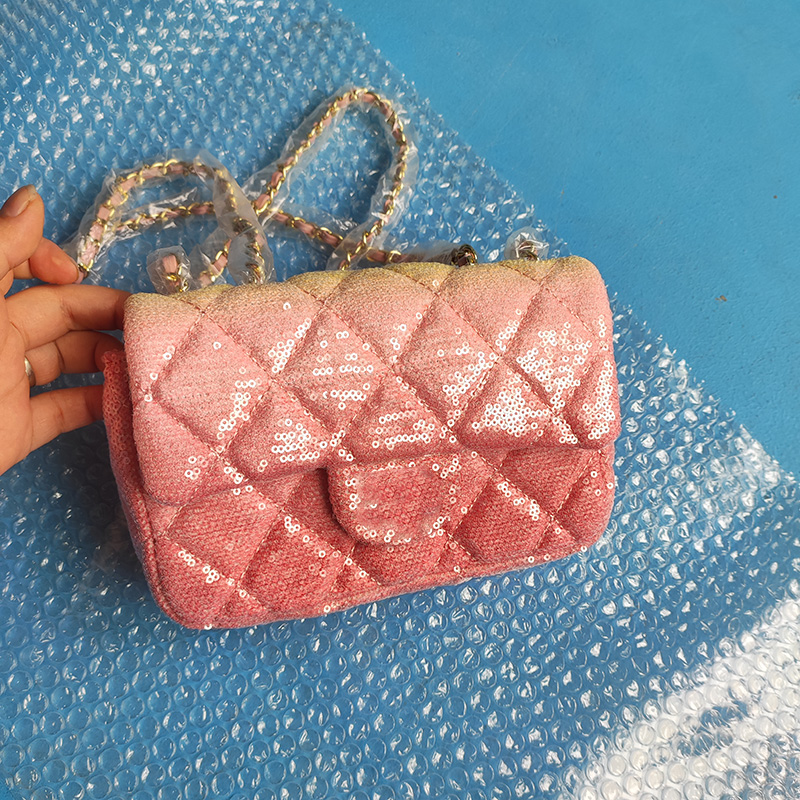 

2022Ssw Mermaid Pink Color Sequins Designer Quilted Bags Classic Mini Flap Gold Metal Hardware Crossbdoy Shoudler Outdoor Sacoche Luxury Designer Handbags 20CM, Box