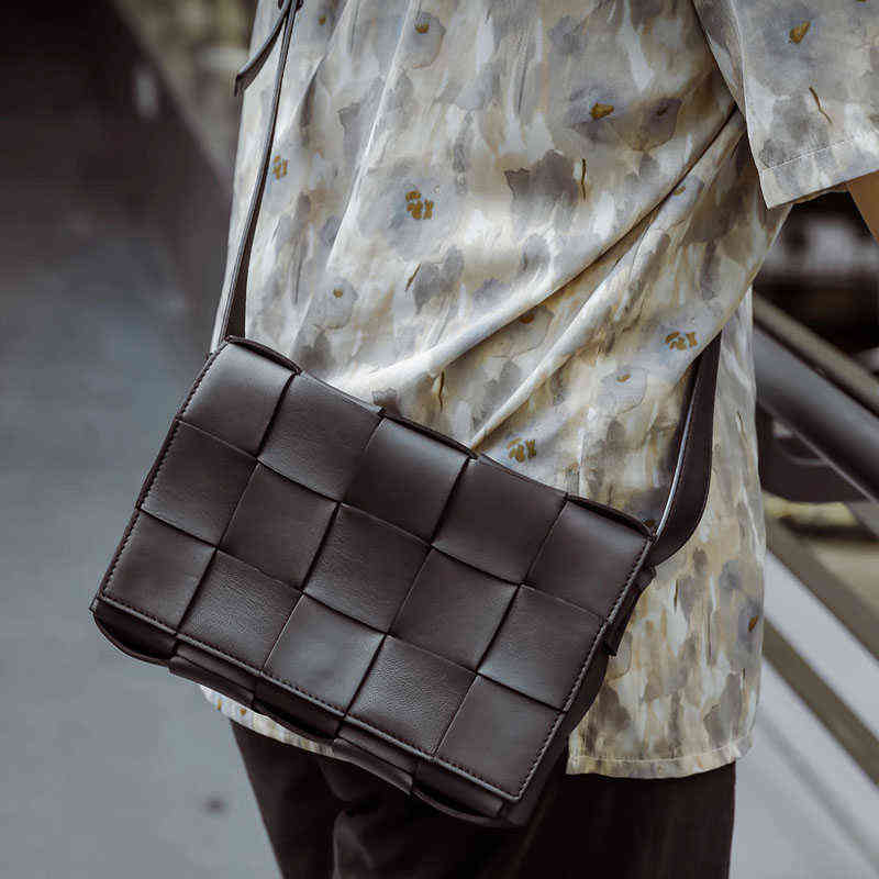 

New Designer Women Bottegass Handbags Venetas Woven Single Shoulder Messenger Magnetic Buckle Magic Cube Pillow Tofu Leisure Womens, Black