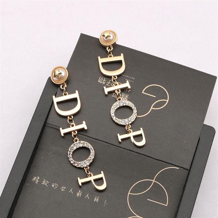 

Fashion Womens 18K Gold Plated Dangle Ear Stud Earrings Brand Designers Letters Luxury Women Crystal Rhinestone Pearl Earring Wedd305D