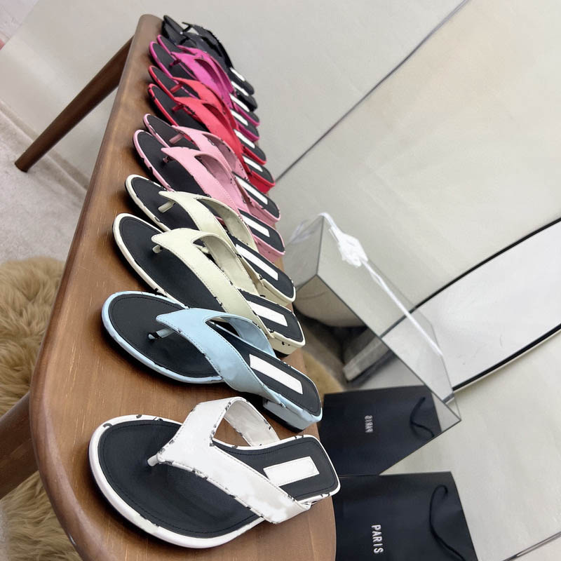 

2022 Women's Flip Flops Sandals Flat Slippers Printed Lambskin White Black Indoor Causal Sandal Summer Designer Luxury Fashion Ladies Beach Slipper, Customized