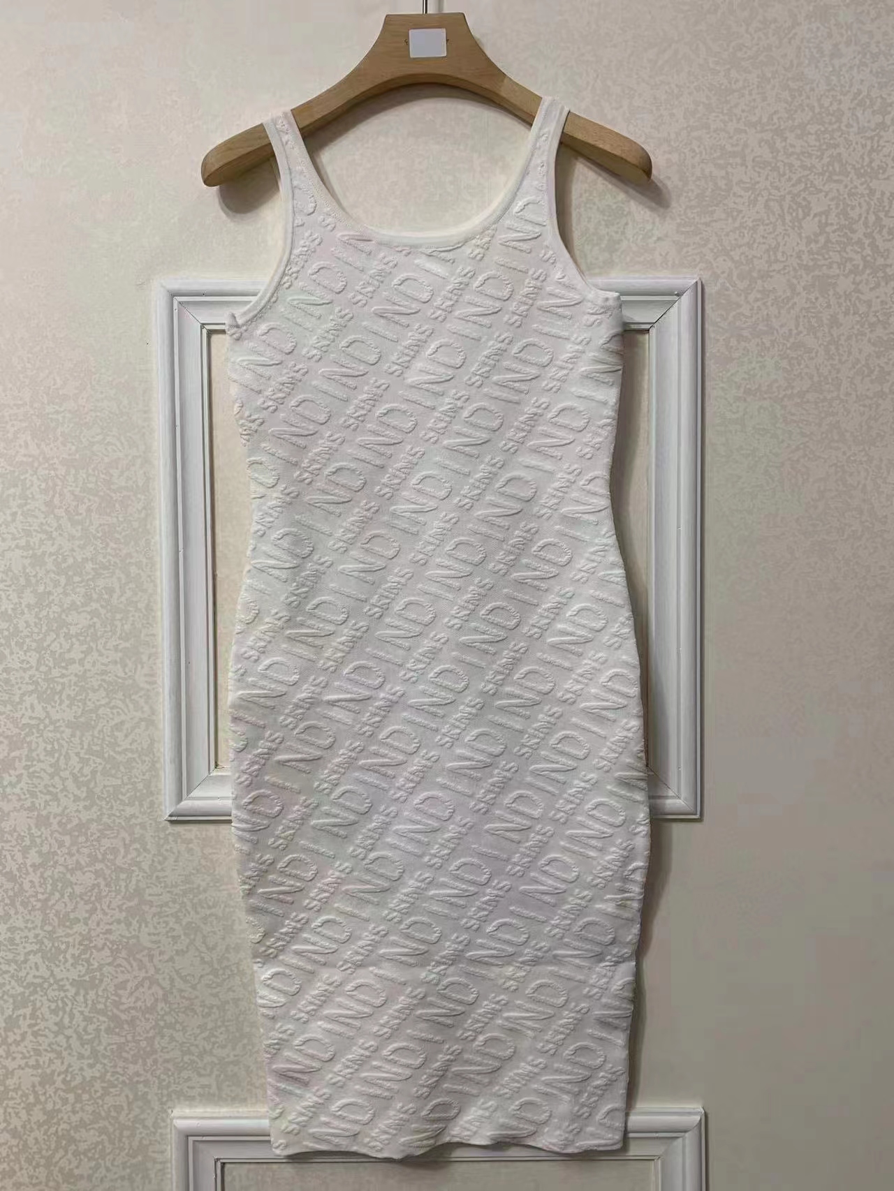 

Women Clothing Runway designer dresses camisole 3D Relief Letter dress High Qualiy Fashion Knits Short sleeve stand collar Ladies 8styles and 4 colors Sizes  to L