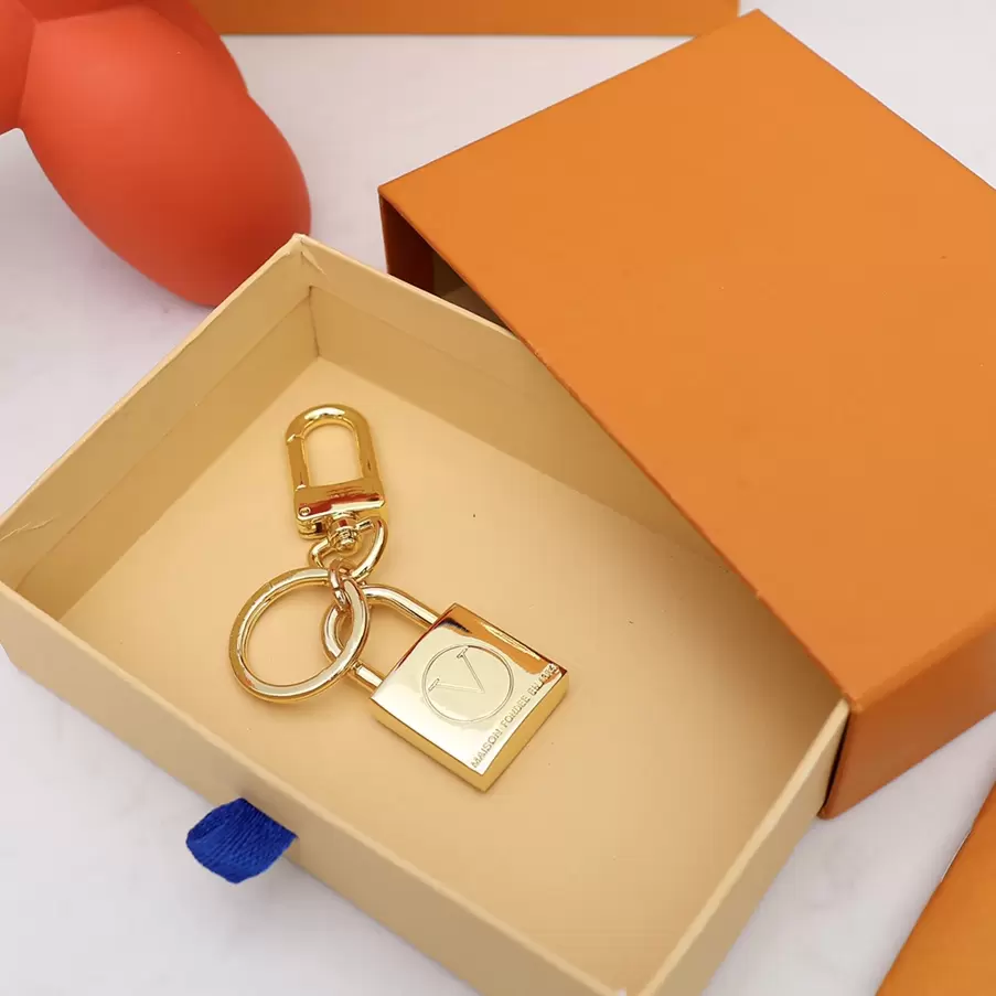 

Fashion Lock Keychain Brand Keyring Designer Key Chain Mens Luxury Car Key Ring Womens Keychains Men Women Bags Pendant Accessories 2205253D