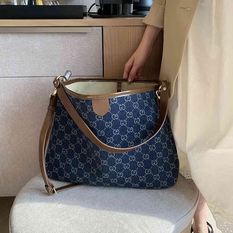 Sac de mode 65% de réduction sur la vente en ligne en gros Georgotot femmes simple denim bleu jacquard médiéval capacité d'épaule seau grand sac