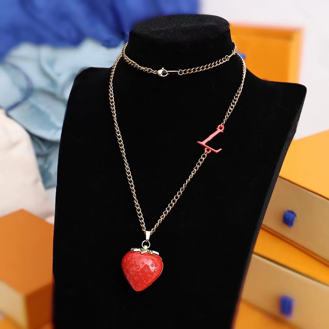 

Fashion Designer Jewelry Women Necklace strawberry Pendant Necklaces Fruit Long chain Stainless steel with letters and four leaf flowers charm Cylinder Choker