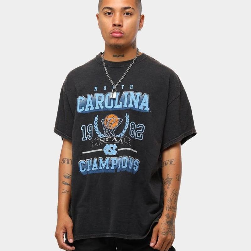 

Men' T-Shirts Collegiate 82 Champions Vintage Shirt UNC 2022 Tee CND600Men, Men-darkpurple