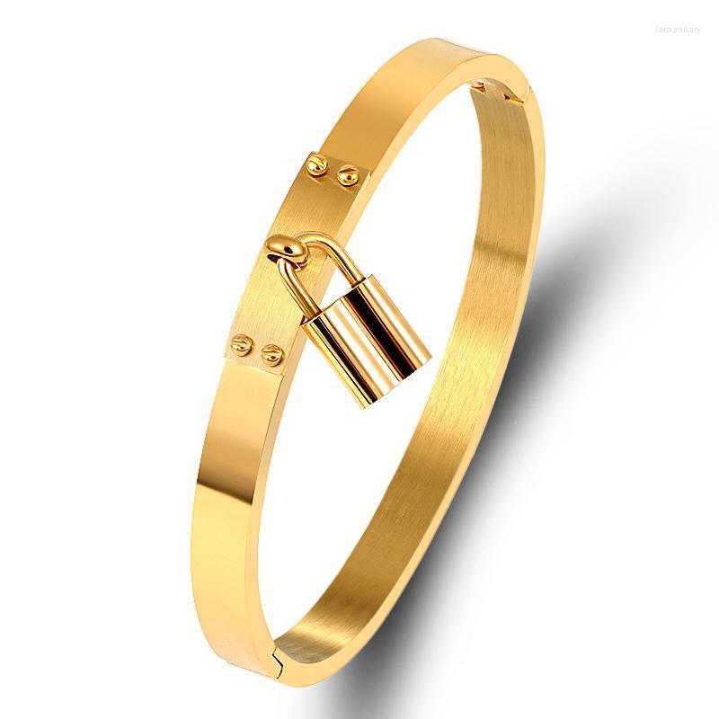 

Bangle Trendy Rivet Charm Cuff Bracelets Stainless Steel Black Gold Color Metal Buckle Lock Bangles Party Women Jewery AccessoriesBangle Lar