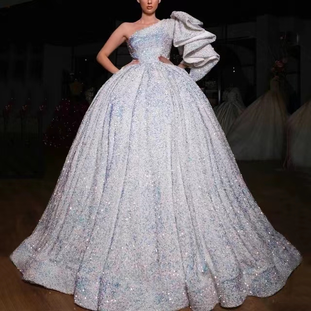 2022 Luxe Blanc Une Épaule Robes De Mariée Sparkly Paillettes À Lacets Robes De Mariée À Manches Longues Longueur De Plancher Arabe Dubaï Robe De