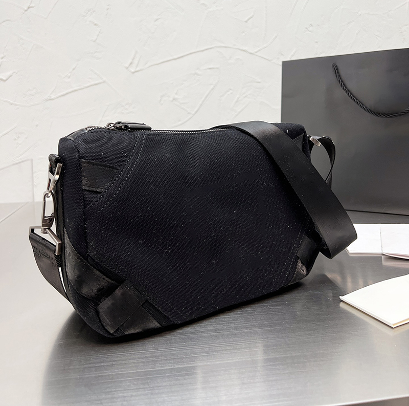 2022 Designers de luxe Lady Sacs à main Fourre-tout Floral Lettre Chaîne Sacs à main Mode Quilting Embrayage Sacs sous-aisselles Nylon Square Int