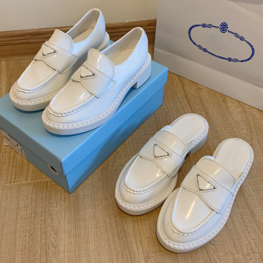 

Platform Women Shoes Metal Loafers Triangle Logo Monolith Pointed Leather Shoe Sneakers Round Shiny Rubber Slipper Designer Black Toes Swtn