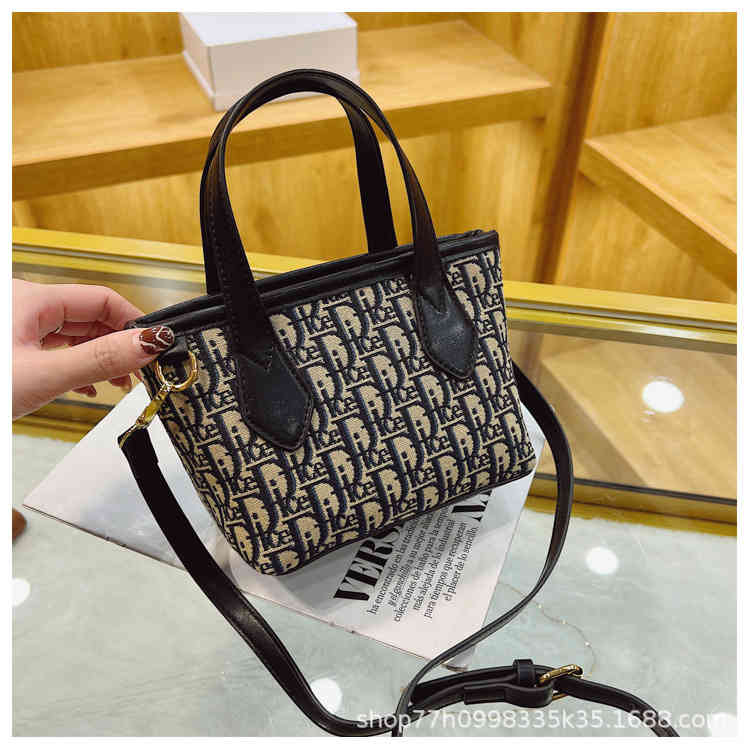 2022 New Designer Crossbody Bags Texture Handbag Embroidered Letter One Shoulder Women's Bucket Bag Retro Fashion Luxury Single HandBags
