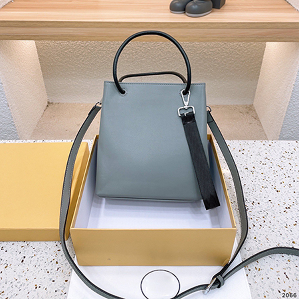 

Top quality b letter tote bags Mobile Messenger Bag soft box armpit bag Multicolor full Chain a drill baskets underarm, Customize