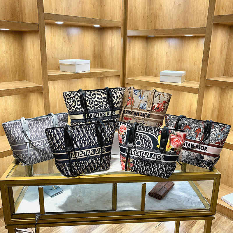 

Designer bag 2022 Autumn and Winter New Korean Fashion Large Capacity Shoulder Bag Popular Letter Tote Bag Portable, Khaki