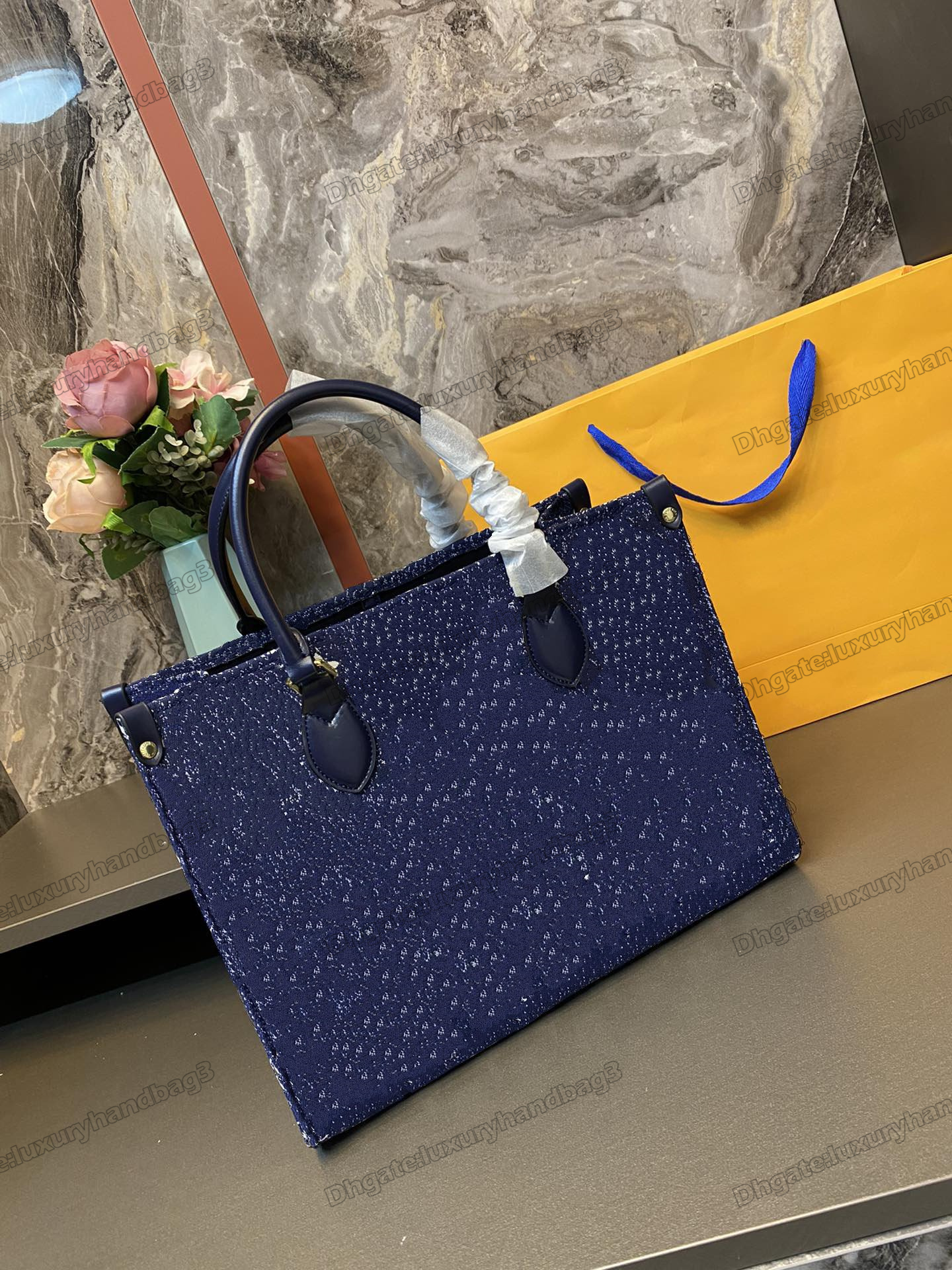 

On The Go Women Luxurys Designers Bags Quilted Stitched Motif Cowboy Embossed Supple Grained Cowhide Stripe Leather Shoulder Cross Body Tote Bag Onthego, Color 1#