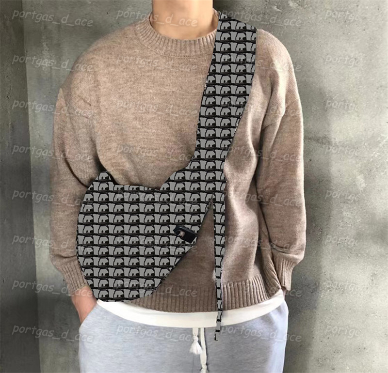 

Designer Cat Dog Carrier One Shoulder Pet Diagonal Bag Double Sided Available Kangaroo Embrace Bag for Corgi Bulldog Poodle Schnau