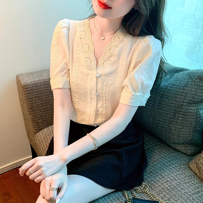 

Women' Blouses & Shirts Retro Hollow Out Shirt 2022 Summer Short-sleeved Casual Lace Blouse V-neck Single-breasted Women Tops BlusaWomen, Apricot