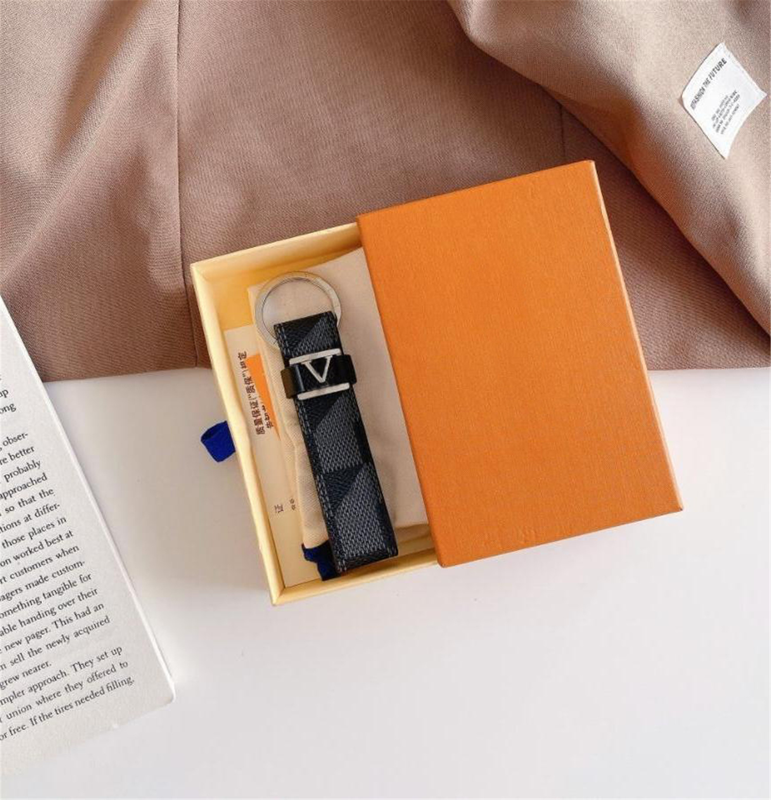 

High Quality Keychain Luxury Designers Brand Key Chain Men Car Keyring Women Buckle Keychains Handmade Leather Bags Pendant Accessories With Box And Dustbag