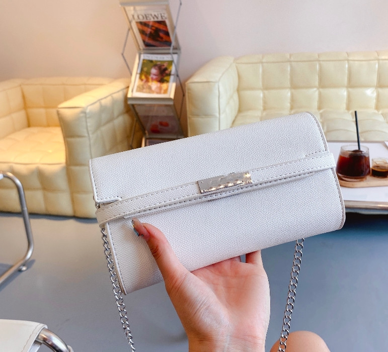 

Women Luxurys Designers Bags Shoulder Bag Mini Handbags Pochette Accessories Crossbody Wallet Womens Purses Card Holder Messenger Purse, White