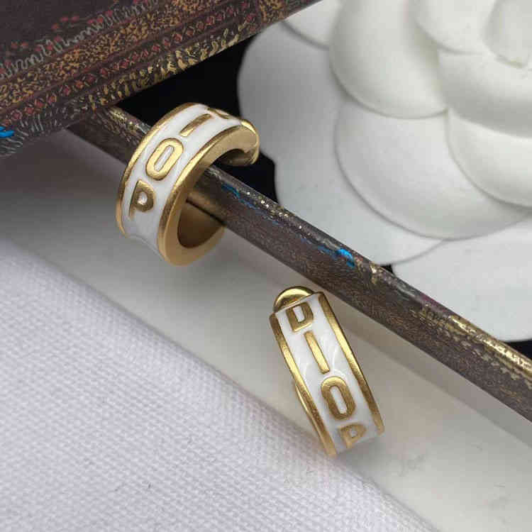 

d Di Home White Letter C-shaped Temperament Women's 2022 Luxury Brand Fashion Design Versatile Ladies Jewelry Stud Earrings