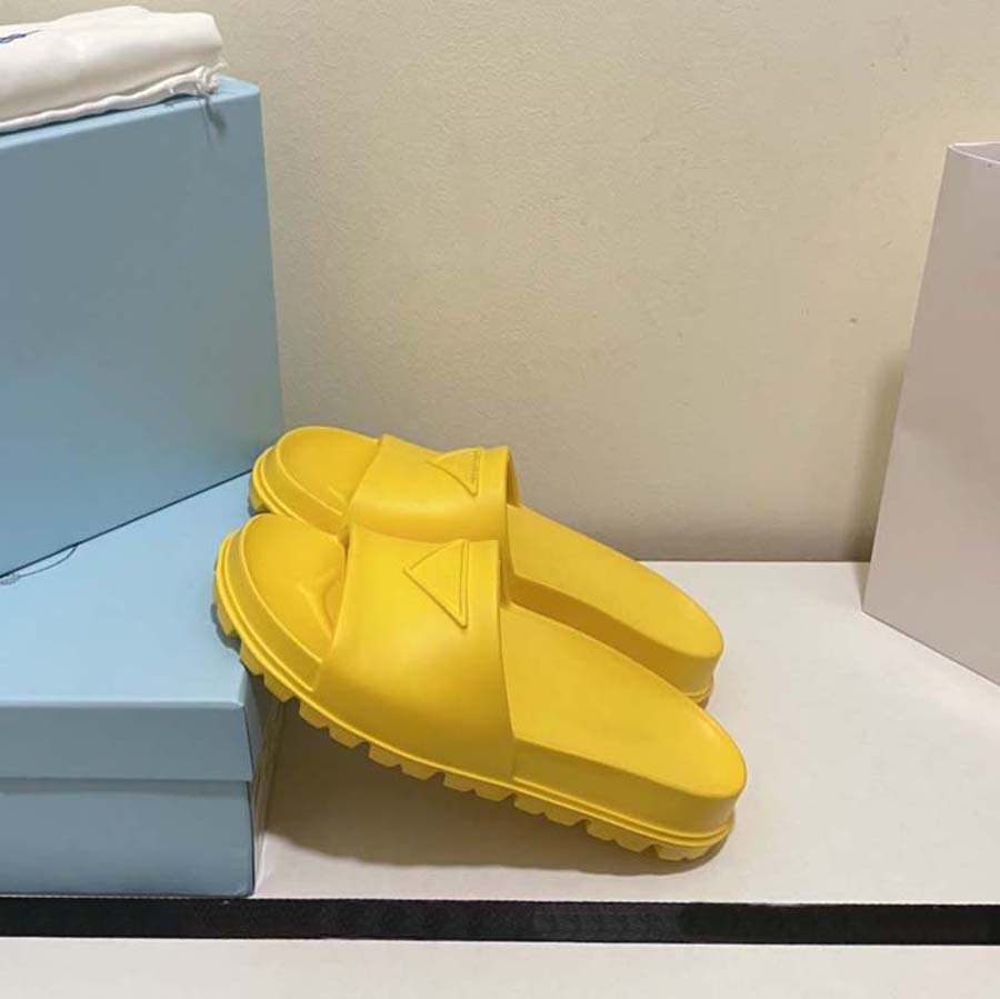 

woman slipper Designer fashion Beach sliders Thick bottom slippers platform Alphabet lady Sandals Leather High heel slippers 00, Note