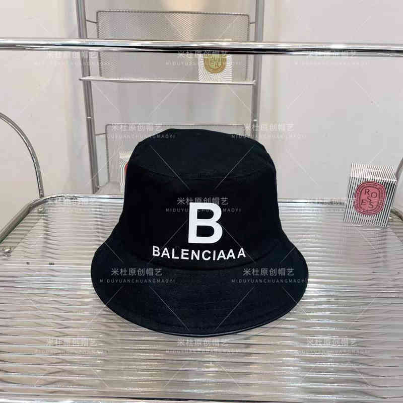 

Balencaigass Caps b Correct Version 22 Spring New Letter Sunshade and Sunscreen Fisherman Age Reducing Versatile Trendy Adult, Red