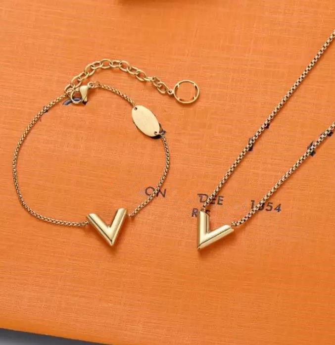 

Designer Letter Pendant Necklaces Bracelets Clavicle Chains Jewelry Party Valentine's Gift