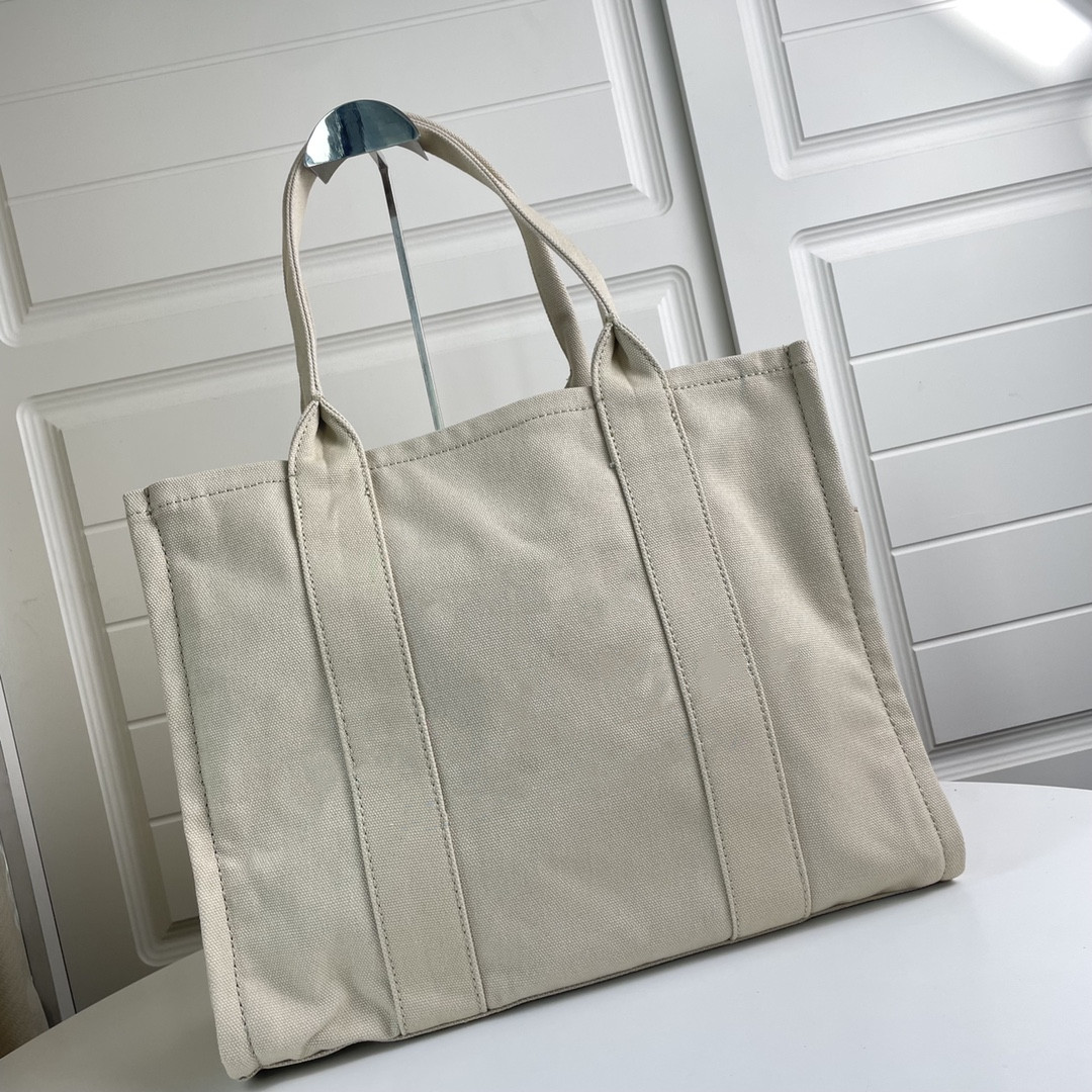 

2021 fashion brand bag luxury designer handbag flower design high quality lady free delivery, Grey