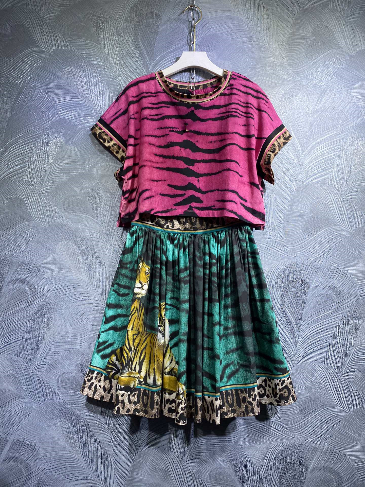 

2022 summer new round Two Piece Dress neck printed blouse with skirt suit, Multi