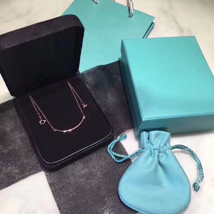 

Luxury Design Ladies Pendant Necklace Smiley TF S925 Sterling Silver