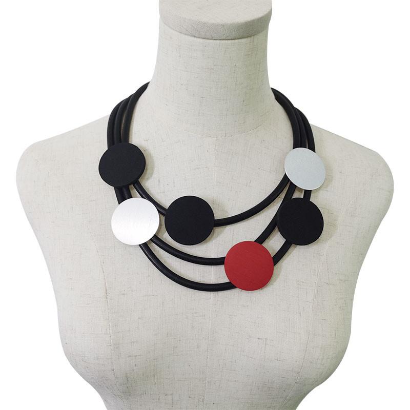 Colliers pendants faits à la main round metal rond couloir court pour femmes style punk en caoutchouc de nomination à corde