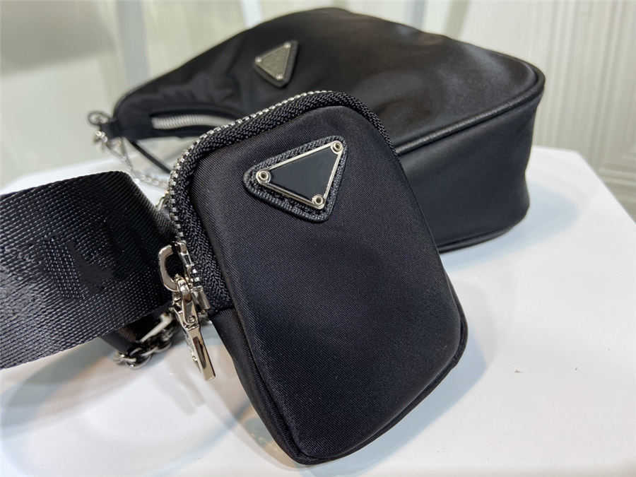 

No Box. 2005 Edition Wholesale canvas for women shoulder bag for women Chest pack lady Tote chains handbags purse messenger bag handbags nylon B0UI, Red