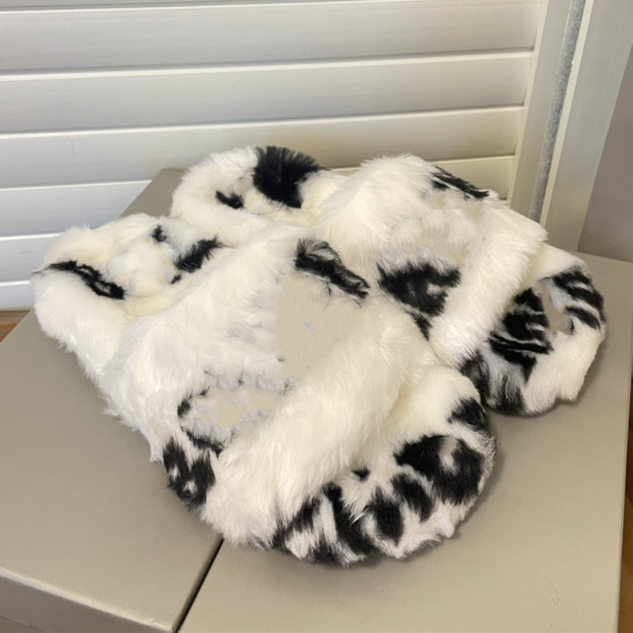

Women Furry Slippers Fluffy Faux Fur Slippers Luxury Brand Designer Shoes Warm Indoor Flip Flops Fashion Anti-Slip Female Size 35-41, Pink