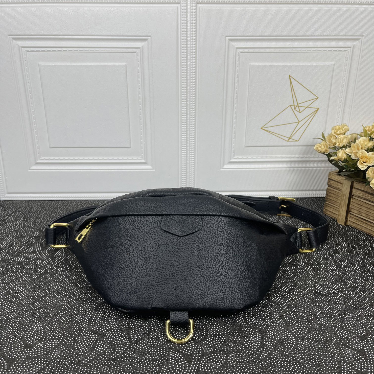 

2022 designer messenger bag latest stlye famous bubbag straddle fashion one shoulder women's sports waist bag mh44812, 44812#white embossing