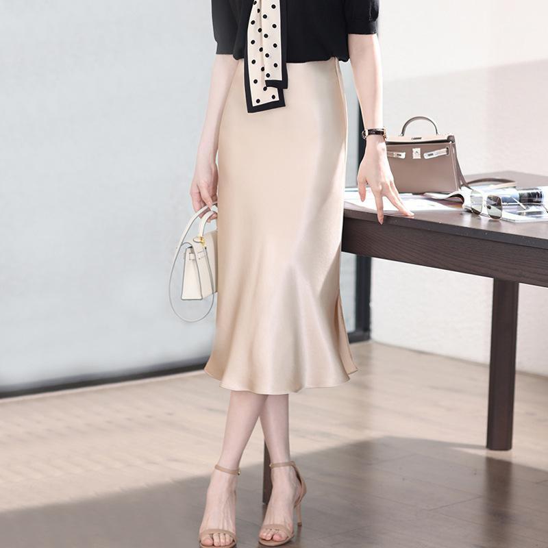 

Show Tall Elegant Temperament Of Restoring Ancient Ways Satin Surface Triacetate Pockets Hip In Long Skirts, Black