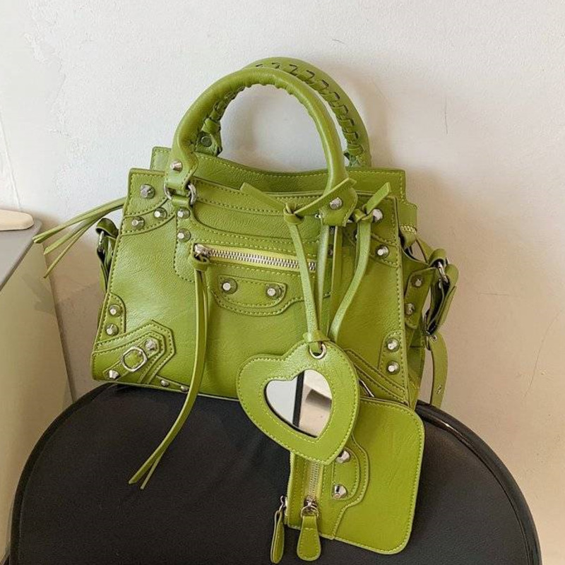 

Designer bag personalized retro design large-capacity classic motorcycle bags new fashion rivet handbag one-shoulder cross-body bag trendy, Black