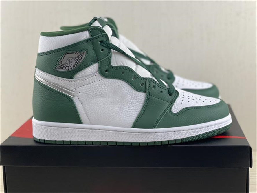 

Release 1 High OG Gorge Green Outdoor Shoes 1S Metallic Silver White Men Women Sports Sneakers With Original