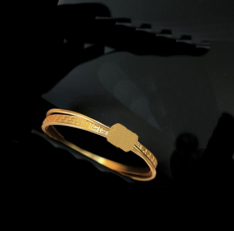 

Luxurious Jewelry Unique Designed Two Laps Bangle Banshee Greece Meander Pattern Medusa Head Portrait 18K Gold Plated Women's Medusas Bracelets Designer Jewelry