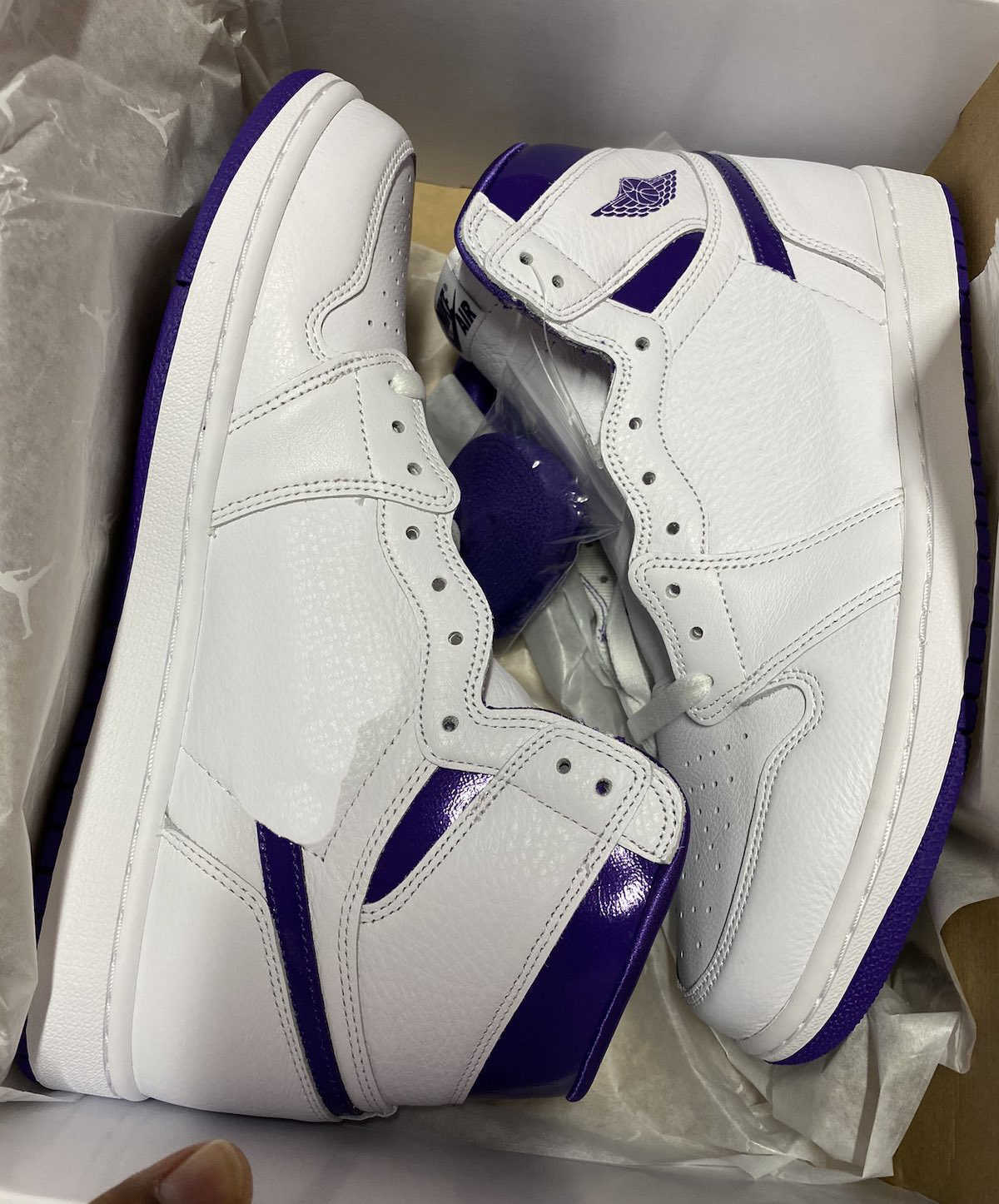 

2022 Authentic 1 OG WMNS Court Purple Man Basketball Shoes CD0461-151 White Purple Sport Sneakers With Original Box