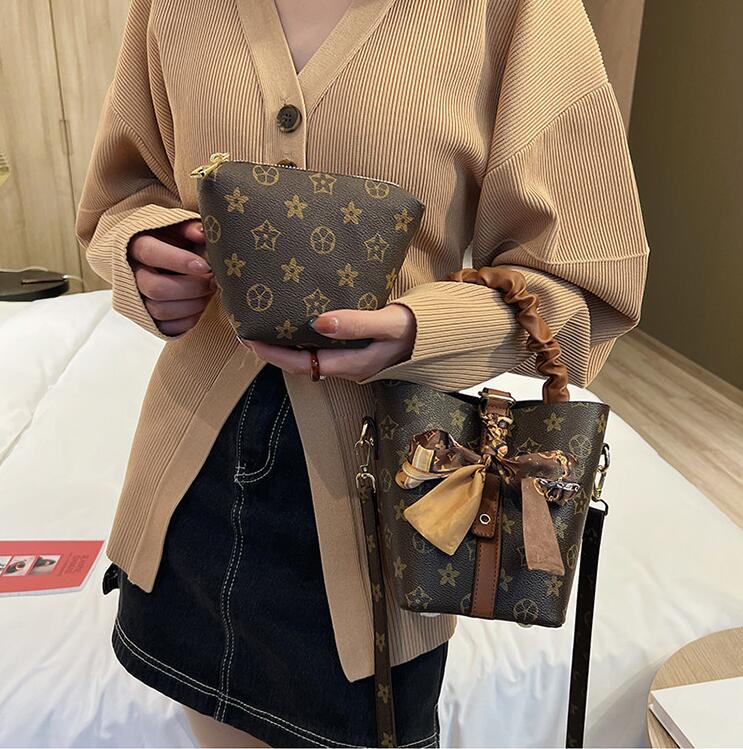 

Wholesale factory ladies leathers shoulder bags sweet and lovely bow ribbon handbag street trend printing bucket bag two-piece fashion contrast leather handbags, Coffee-6226