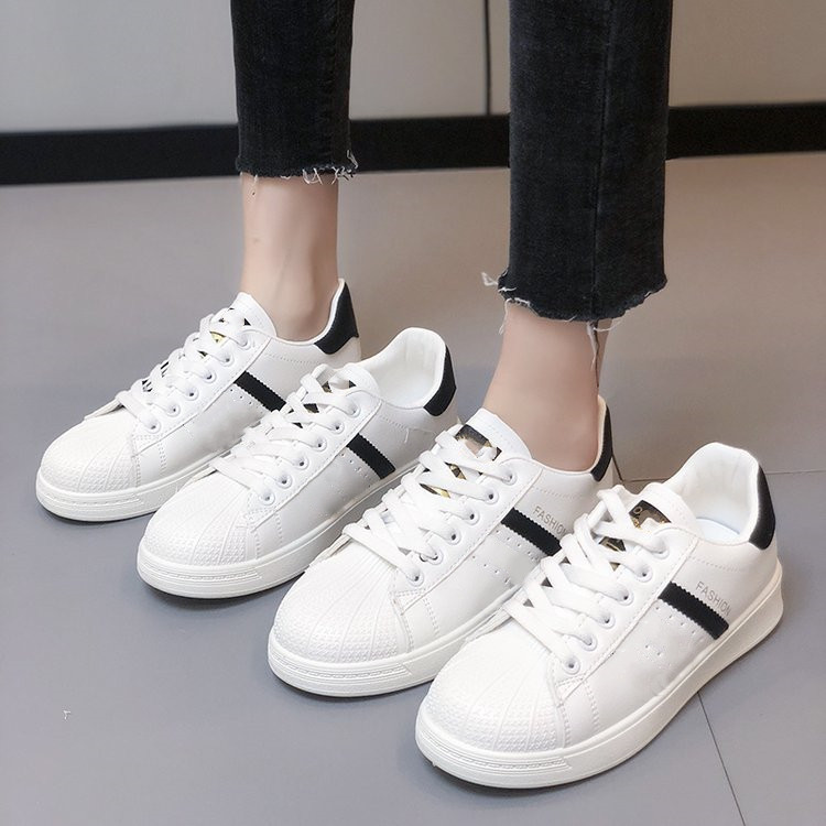 Fashion Women's Vulcanize Chaussures printemps Nouveau décontracté classique Couleur solide Pu Cuir Chaussures Femmes Chaussures blanches Sneaker