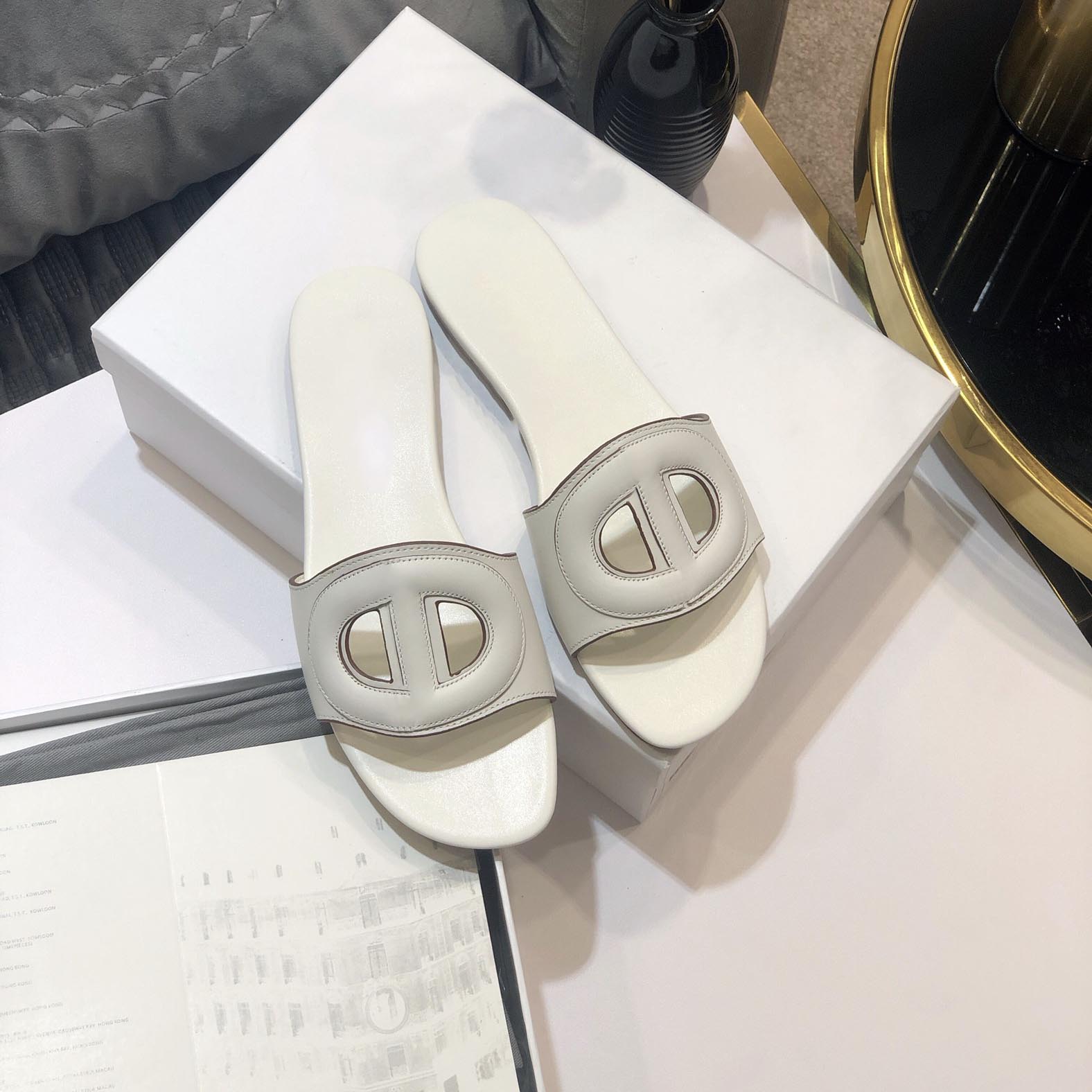 

Classic Ladies Sandals SLIDES D-Club MULES Beach Indoor Flat Slippers Women Black Camel Blue Denim White Calfskin Casual Sandals 34-42