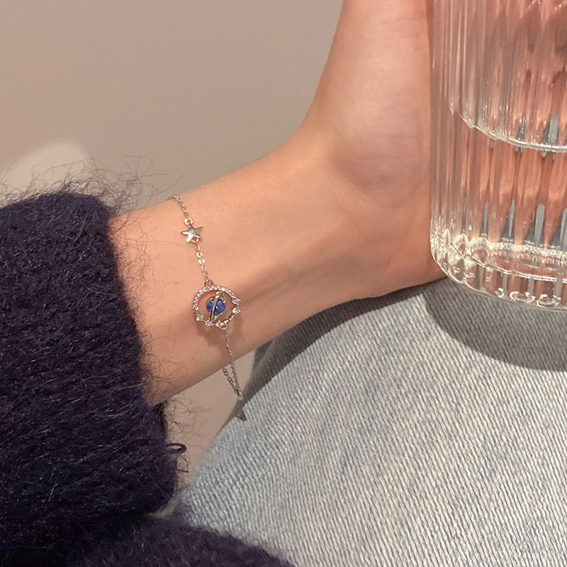 

Blue Universe Planet Bracelet Ins Niche Design High Sense Light Luxury Girlfriends Simple Cool Hand Decoration