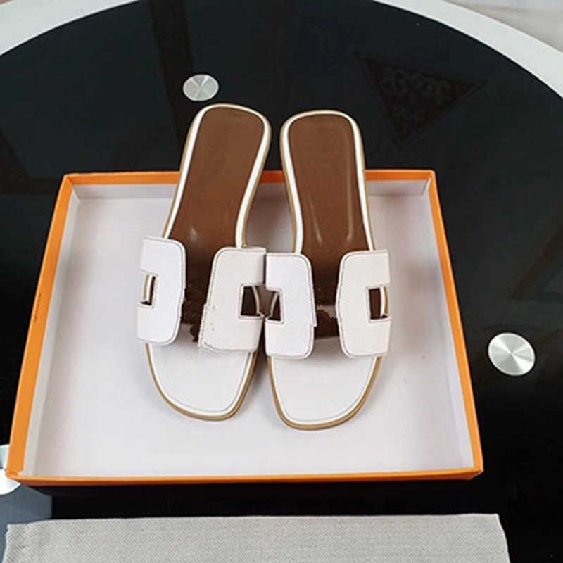 

2022 Classic lusso Summer beach Cartoon Big Head progettista Leather Flat woman shoes el Bath slippers Large MKJK0001