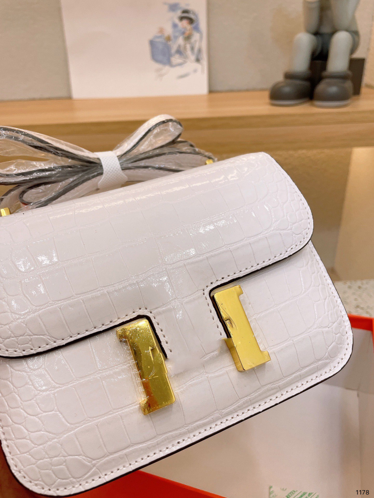 

Designers shoulder bag luxurious tote purse handbag message bags cluth top quality classic Genuine leather Crossbody Gift Box Gold mini Size 19CM White