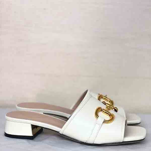 Femmes sandales plates luxueuses deva glissades en cuir féminin sandales Horsebit chaussures extérieures en or pour les ganters décontractés de l
