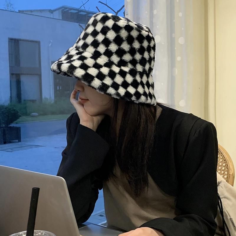 

Beanie/Skull Caps Winter Fashion Warm Velvet Cap Panama Lady Black White Checkered Bucket Hats For Women Girl Outdoor Vacation Fisherman Hat