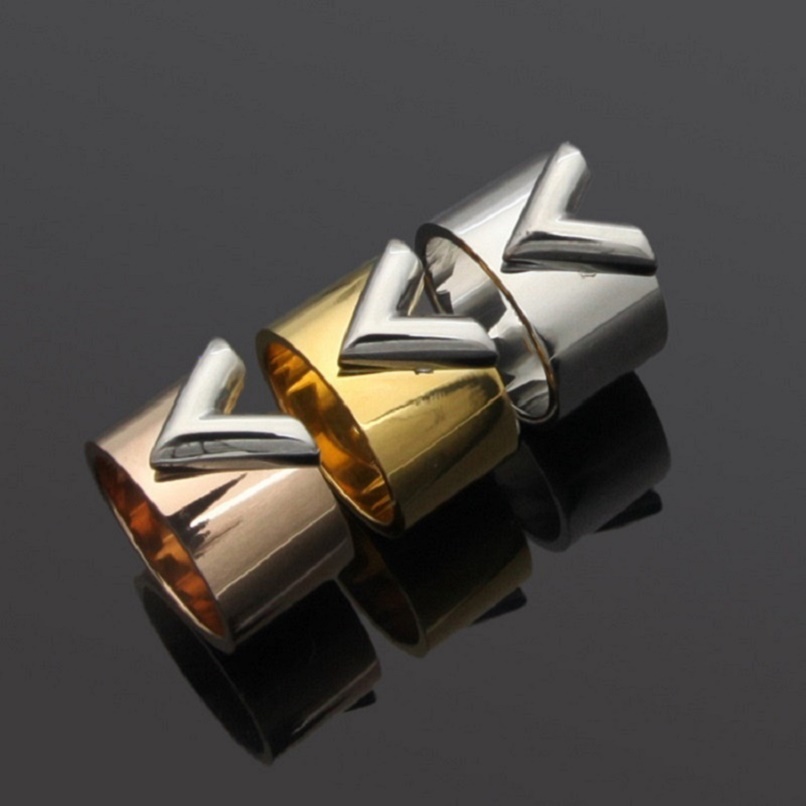 Hommes Femmes Designer Bande Anneaux De Mode Titane Acier V Lettre Or Argent Amour Anneau Bijoux