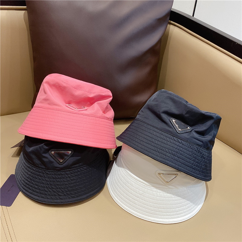

Four seasons bucket hat men and women designer hat fashion wide brim hats with printed pattern breathable casual fit beach letters optional high quality, Red