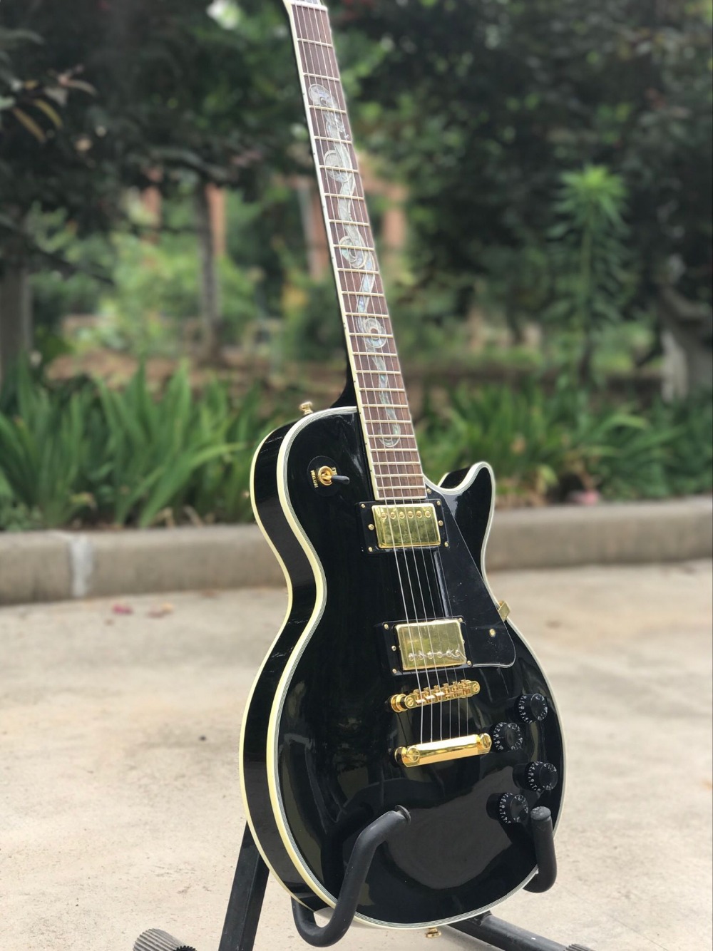Custom shop black color electric guitar custom 6 stings guitarra Rosewood fingerboard gitaar high quality pickups