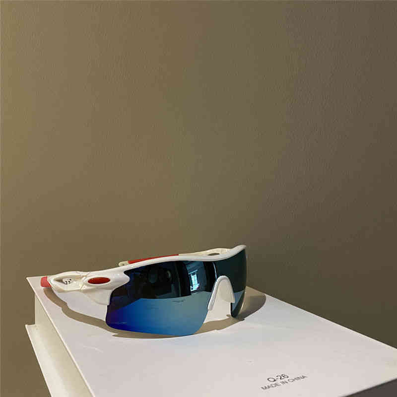 Designer Ray Cycle Luxurious Sunglasses Hip Hop Glasses Future Wind Technology Punk Cool Onepiece Mens Womens High Street Fashion Personalized