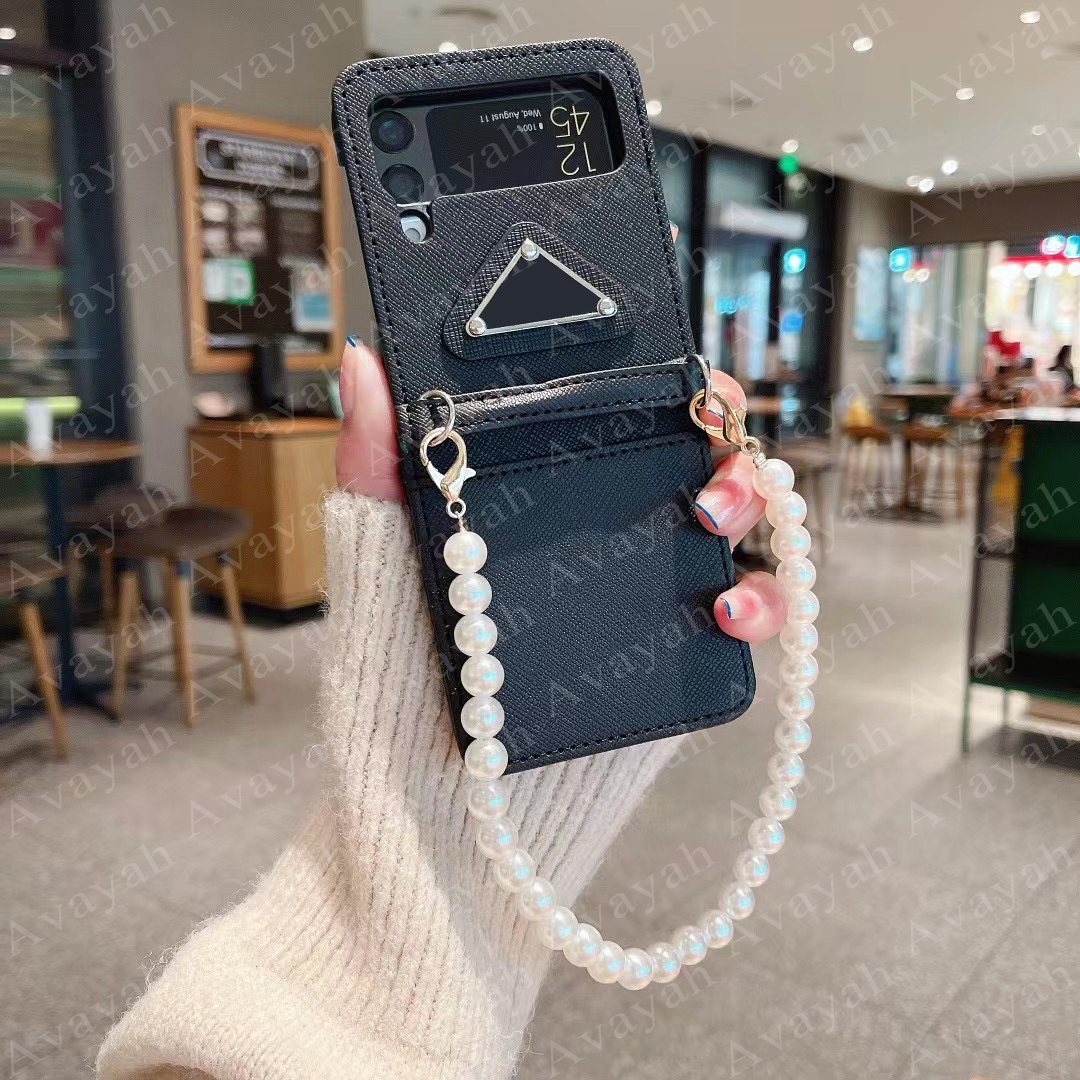 

Luxury Triangle P Mobile Phone Cases for Samsung Z Flip 2 3 4 Retro Leather Texture Case Pearl Chain Cover Z Flip2 Flip3 Flip4 Portable Shell, Pink